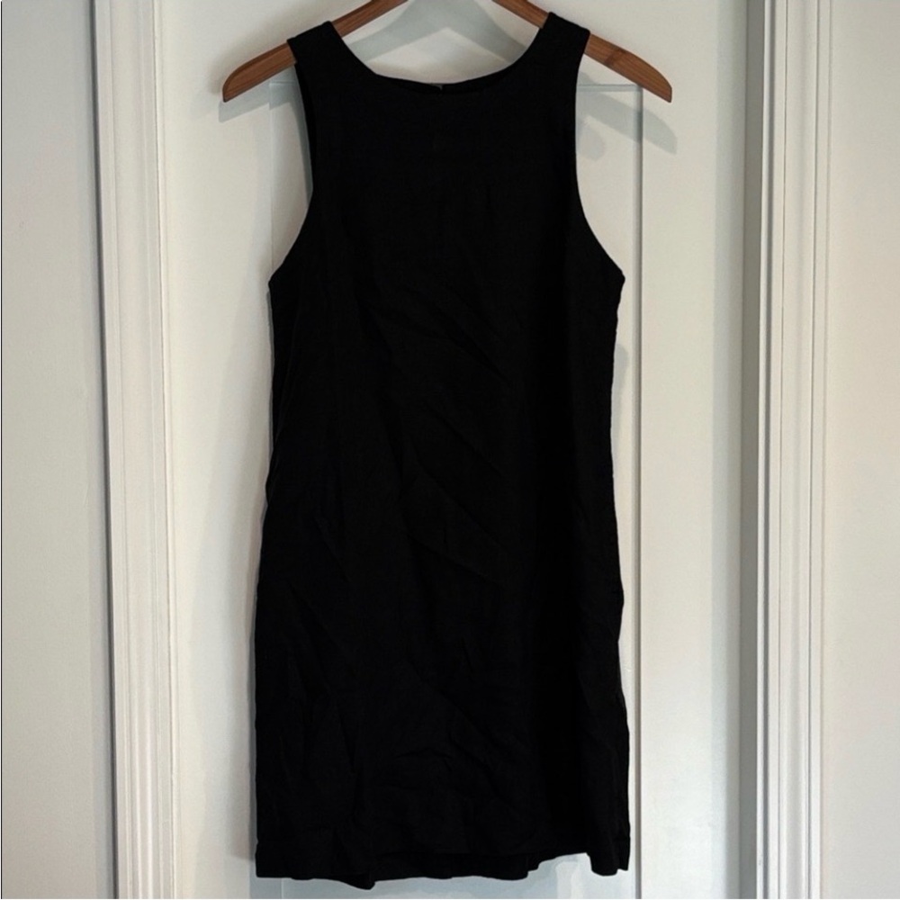Chic Black Sleeveless Mini Dress